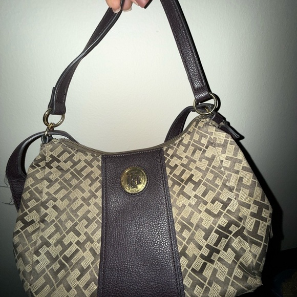 Tommy Hilfiger vintage Stylish Brown Patterned Handbag - Picture 2 of 4